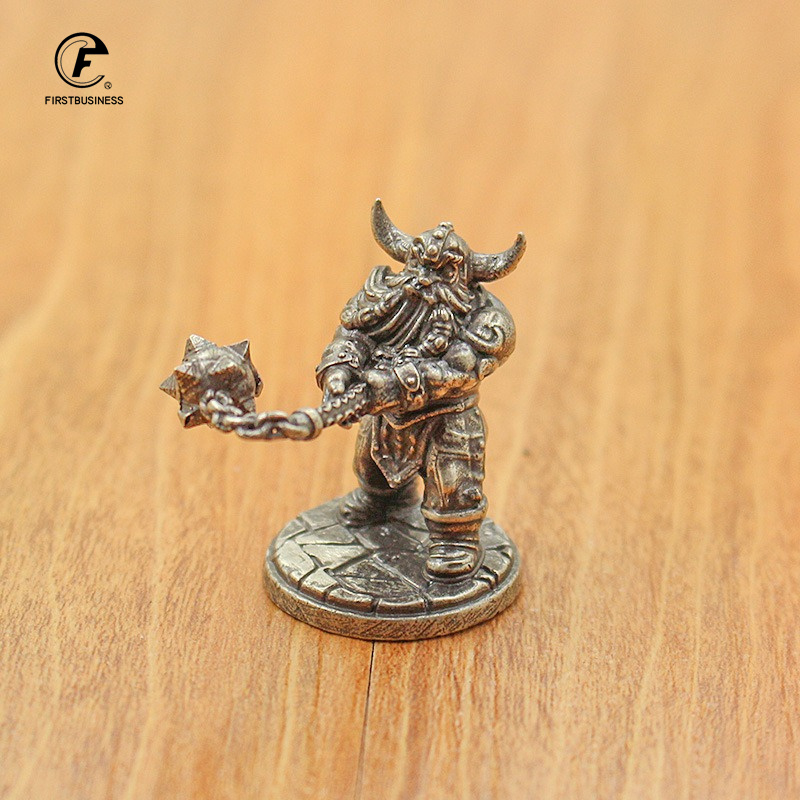 Vintage Weiß Messing Miniatur  – Board Game Design Bewertung und Preis